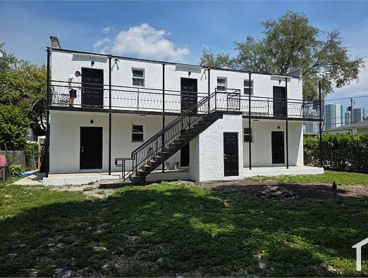1740 NW 1st Pl #1 — Photo 3