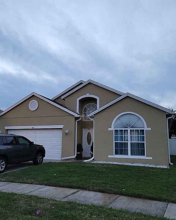 1st image of 655 Hacienda Cir