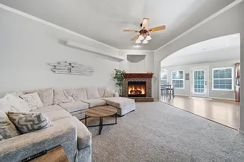4 bed, 2385 sqft, $2,600 — Photo 4