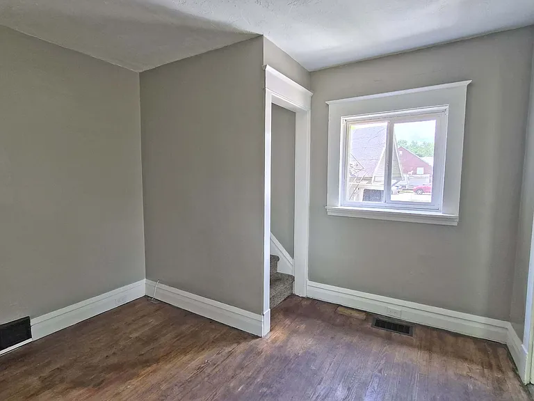 2311 Oakwood Ave — Photo 2