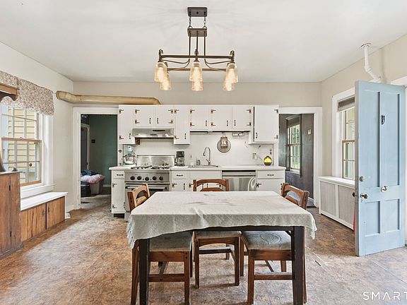 4th image of 394 Jerusalem Road
