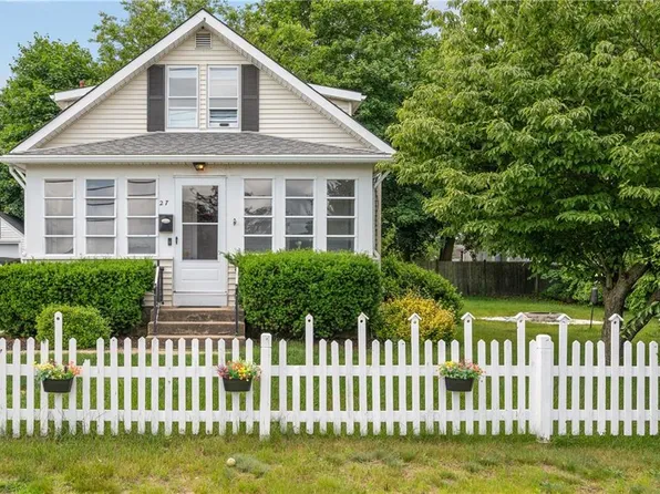 27 Sand Pond Rd, Warwick, RI 02888