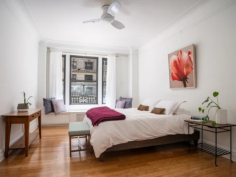 200 W 54th St #2D — Photo 7