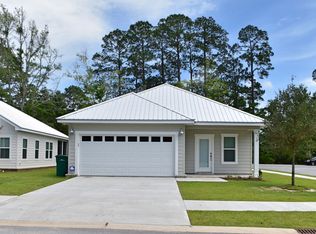 10 Oakfield Dr N, Freeport, FL 32439