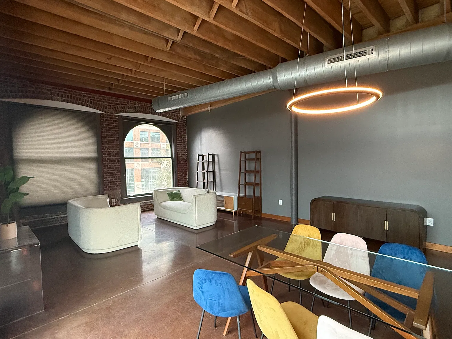 309 E Market St — Photo 3