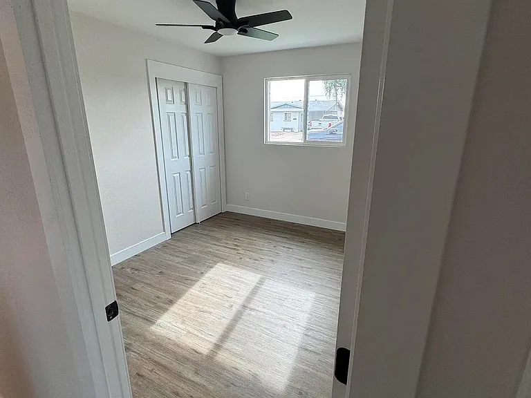 3234 E Marilyn Rd — Photo 3