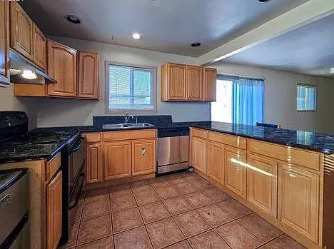 4907 SE Bush St — Photo 4