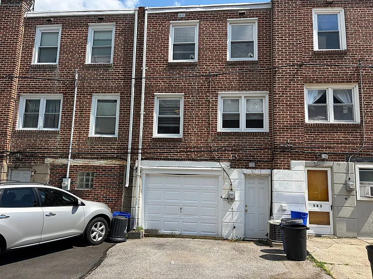 139 W Madison Ave — Photo 2