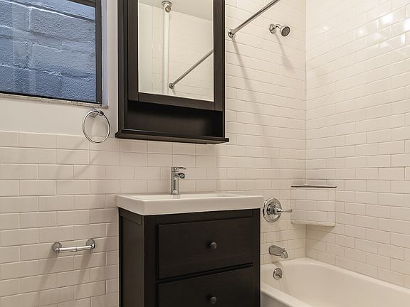 5th image of 150 E 87th St APT 3C