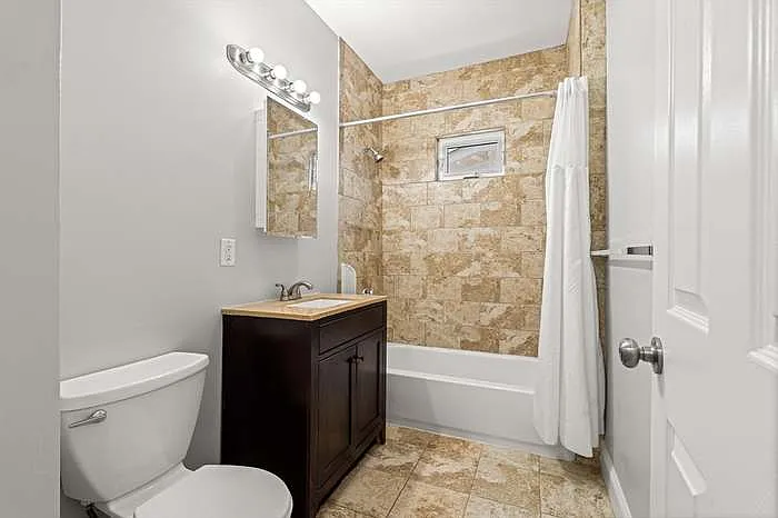 51 King St #3 — Photo 8