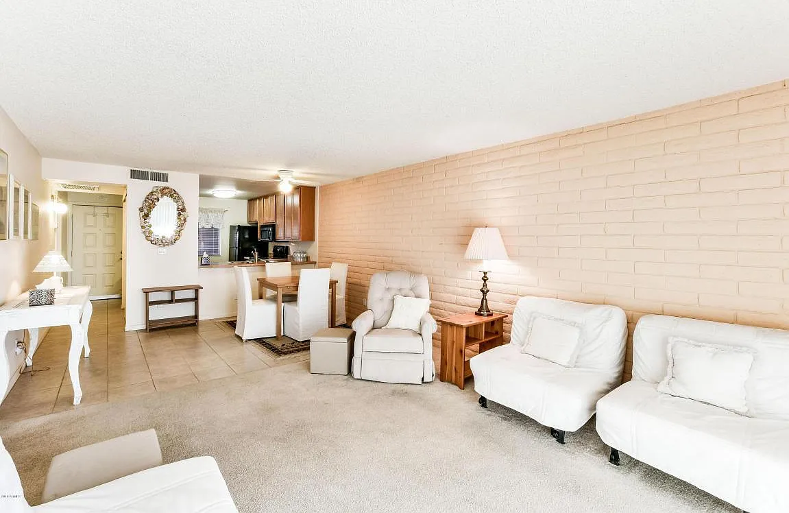 2 bed, 960 sqft, $1,800 — Photo 2
