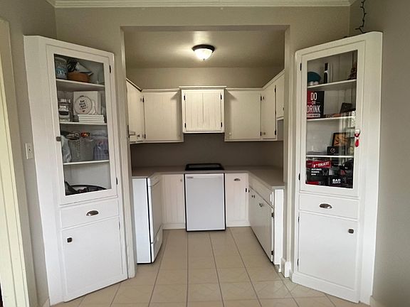 2nd image of 1501 N Farwell Ave APT 8