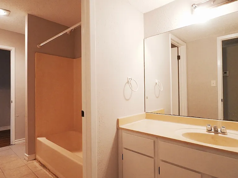 1012 Fieldwood Dr — Photo 7