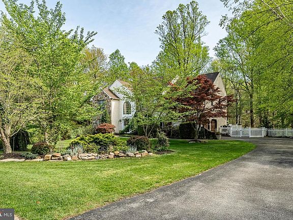 4th image of 1413 Hampton Dr
