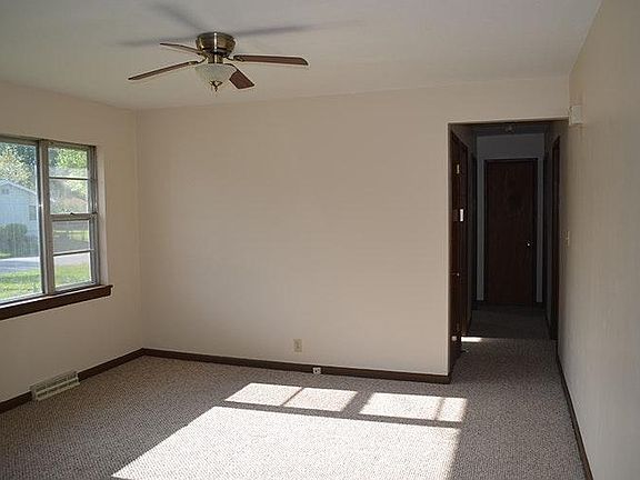 Livingroom/Hall to Full Bath and Bedrooms