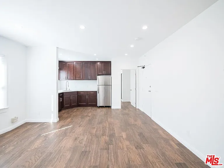 40 Rose Ave #6 — Photo 2