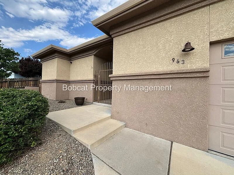 4 bed, 3.5 bath, 2184 sqft, $3,195 — Photo 2