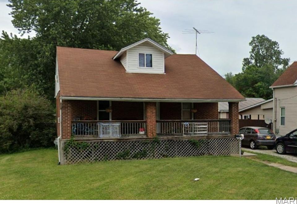 1st image of 945 E Leonard St