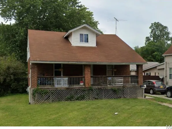 945 E Leonard St, Staunton, IL 62088