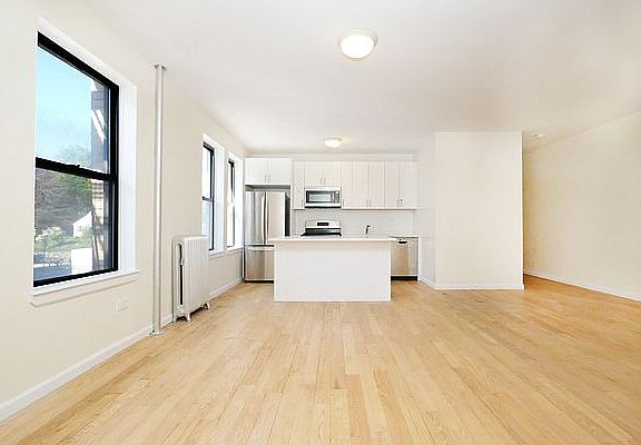 2nd image of 656 W 204th St #27