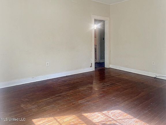 4th image of 3304 Drummond St