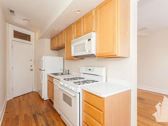 4th image of 1200 W Wellington Ave #2