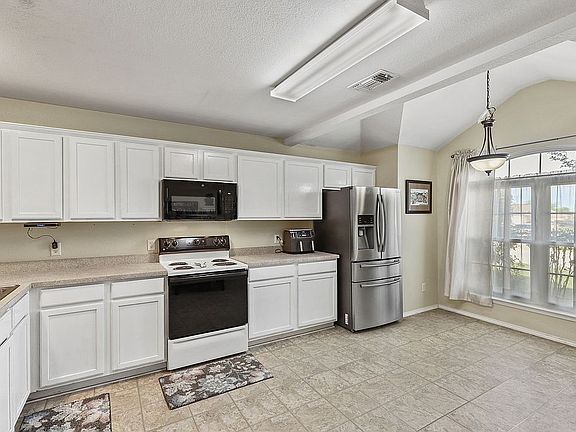 3rd image of 10633 Braewood Dr