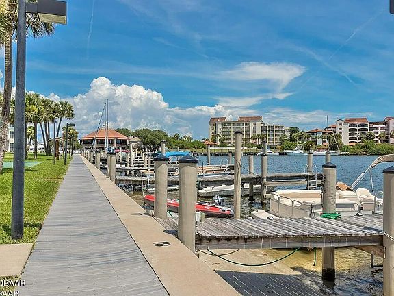 4th image of 719 S Beach St #103