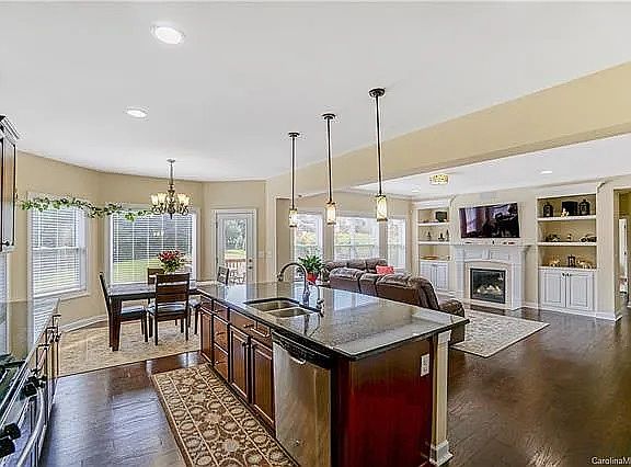 5th image of 8106 Mandeville Ct