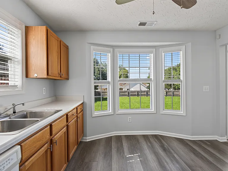 113 Westchester Dr — Photo 11