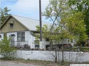 412 Burnside St photo 1
