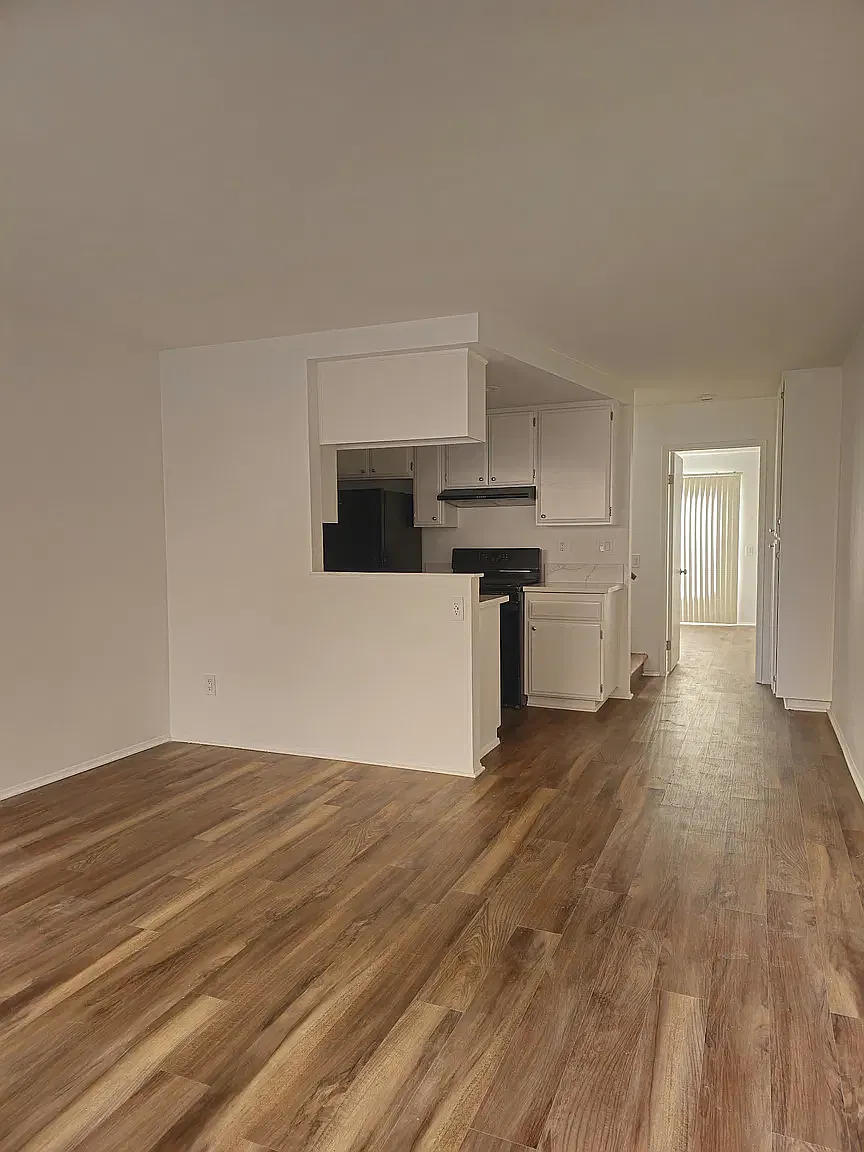 2 bed, 1300 sqft, $2,700 — Photo 2