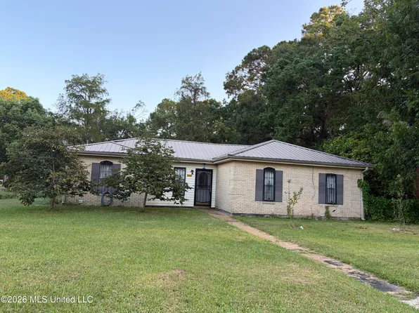 5741 Eastwood Dr, Moss Point, MS 39563