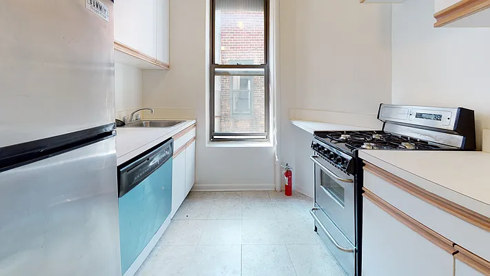 Rented by Bond New York | media 7