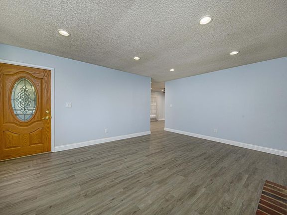 3rd image of 30 Willow Glen Ave
