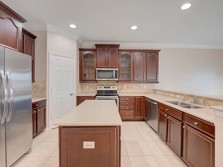 2788 Inlet Cove Ln W — Photo 8