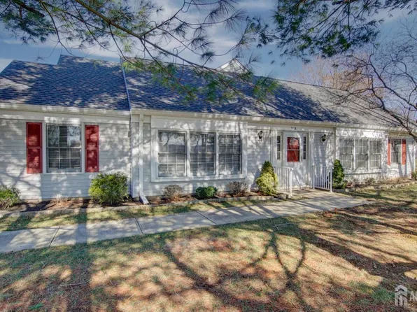 741 Nautilus Ct #B, Monroe Township, NJ 08831