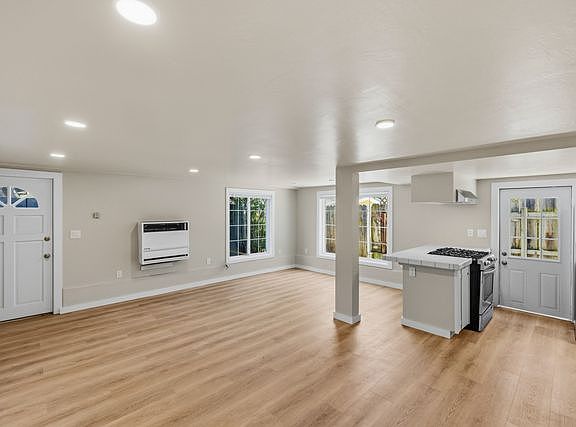 3rd image of 207 Alder St #C