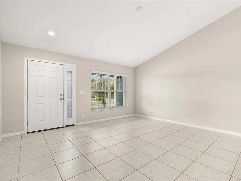 284 Reese Ct — Photo 4