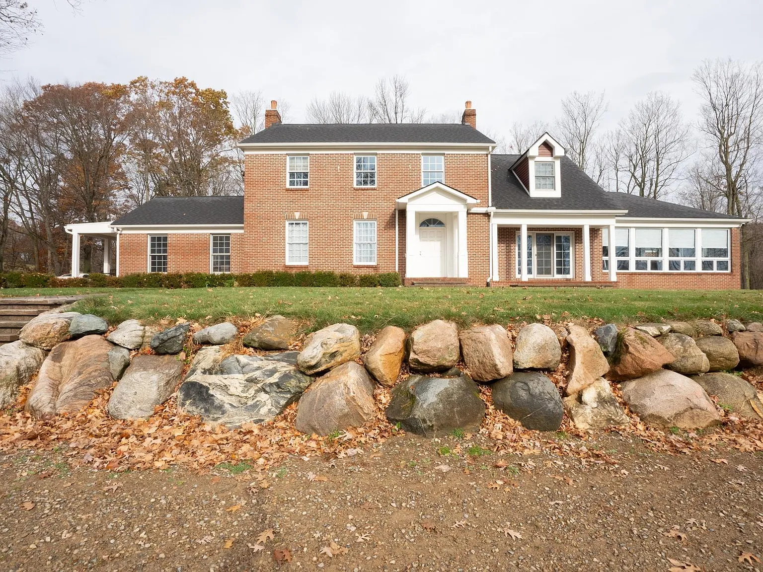 4 bed, 3.5 bath, 4955 sqft, $5,250 — Photo 1