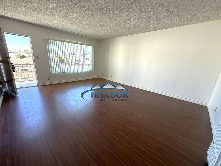 15829 Denker Ave #13 — Photo 2