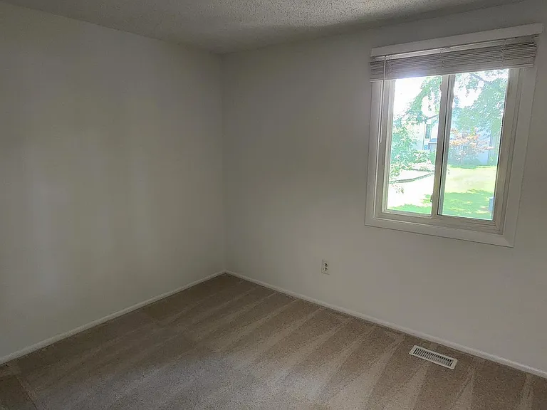19 Wedgedale Dr — Photo 18