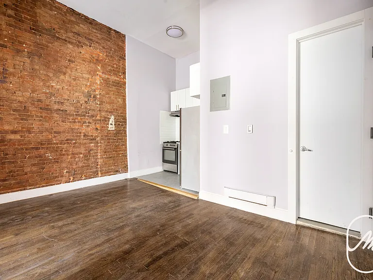 326 W 23rd St #1F — Photo 3