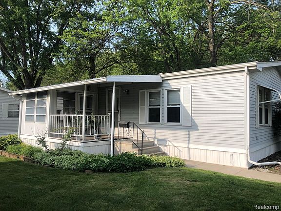2nd image of 608 Holly Ct
