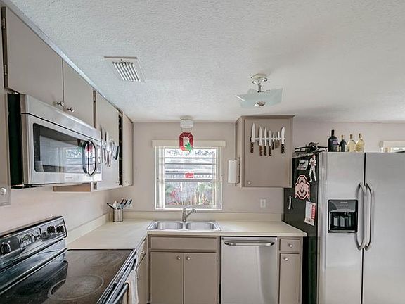 4th image of 10112 Pine Trails Ct