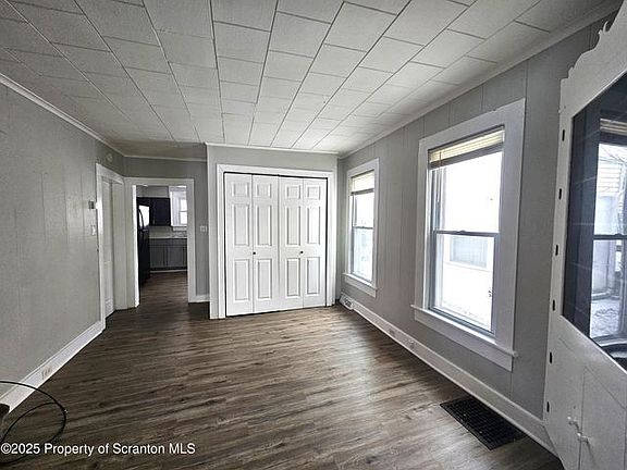 4th image of 1045 Prescott Ave