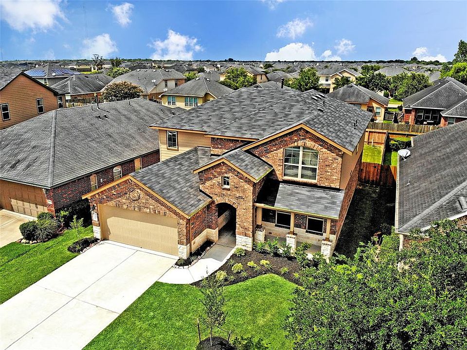 1st image of 3408 Cambridge Falls Dr
