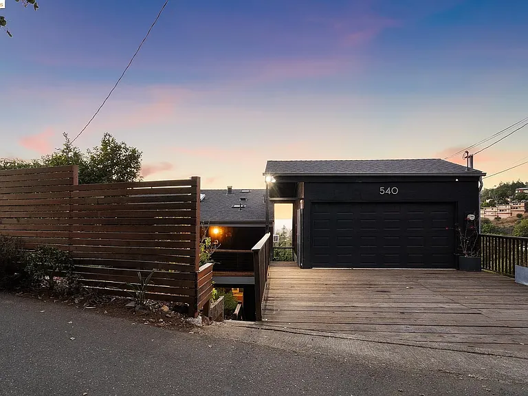 540 Dwight Pl — Photo 3