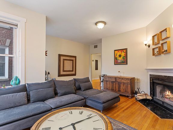 5th image of 1408 W Argyle St APT 2E
