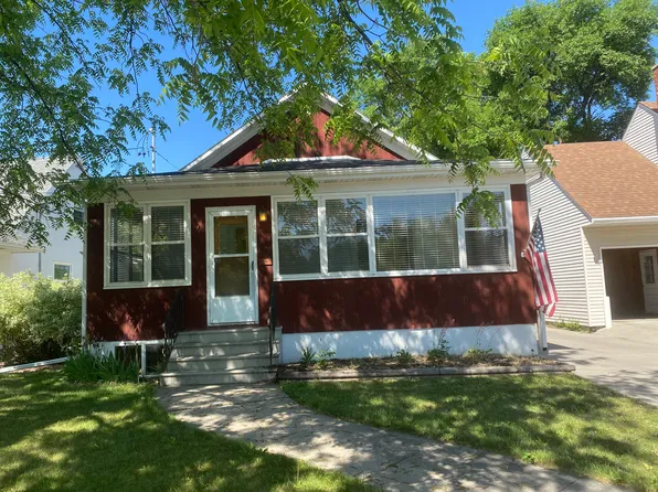 1216 10th St N, Fargo, ND 58102